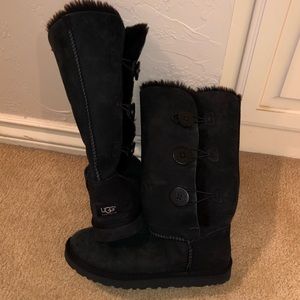 Classic tall UGG boot with triple button on sides